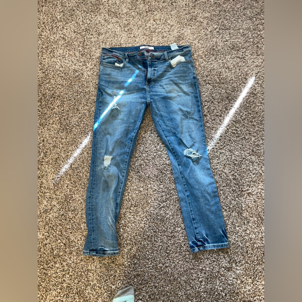 I am selling another pair of Men’s pants. The pants are Tommy Hilfiger. 36/30